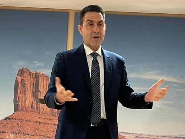 VIENI AVANTI... VANNACCI. Più V-I-T-A-L-E di così, si muore